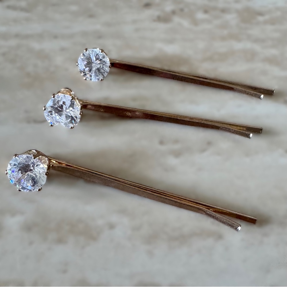 Free Prople Crystal Diamond Circle (2) Heart-Shaped (1) Gold Hair Pins
